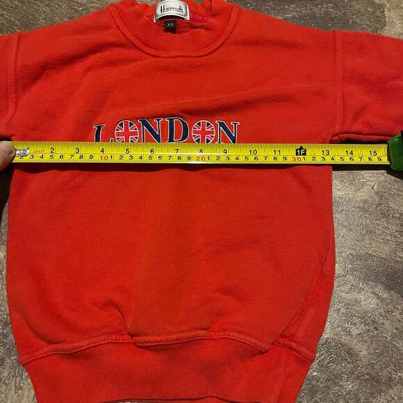 Vintage Harrods London Knightsbridge Embroidered Red Sweatshirt - Picture 4 of 6